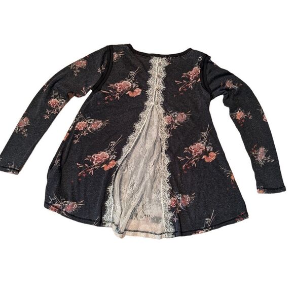 🛍️FLORAL AND LACE LONG SLEEVE SHIRT - Picture 2 of 2